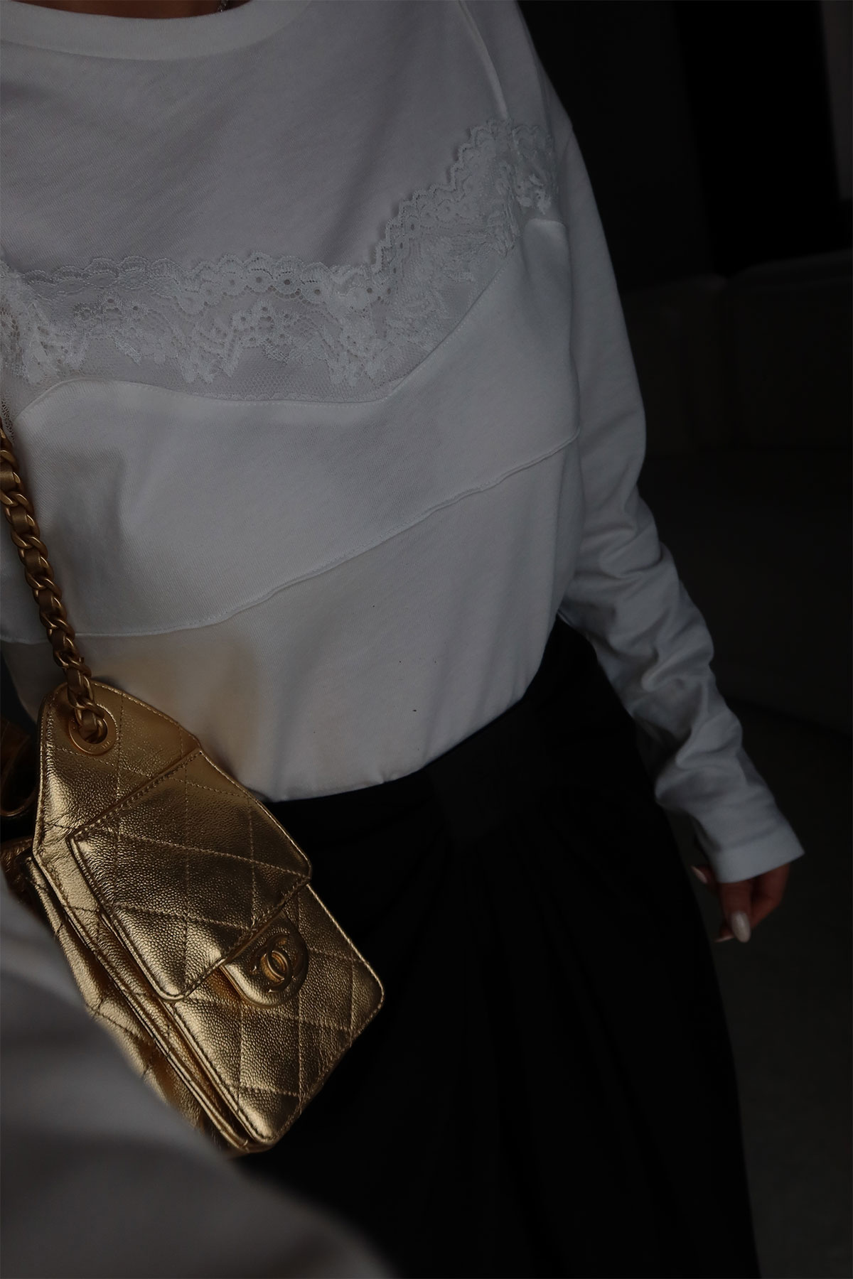 Uzun kollu Göğüsü Dantelli Bluz