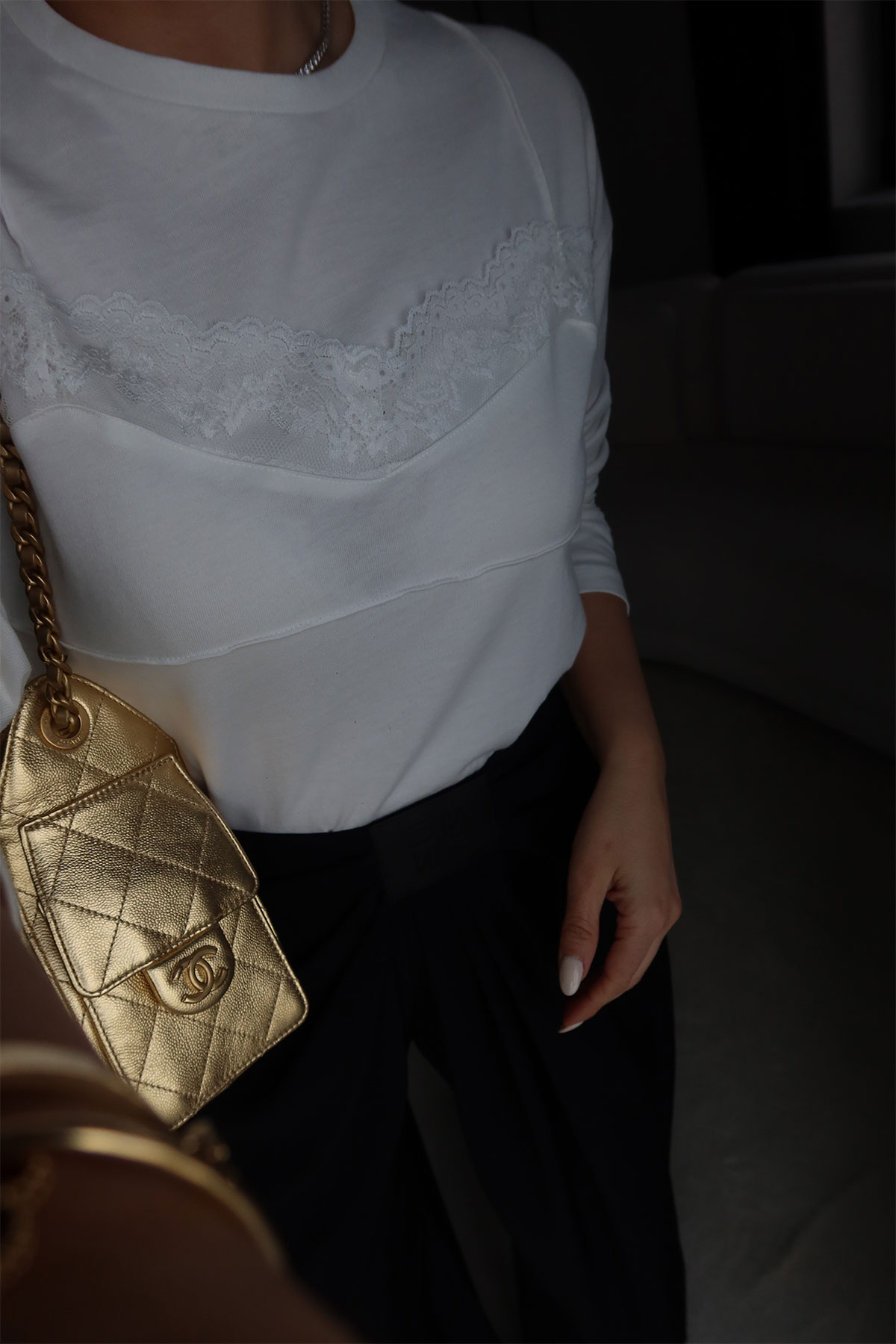 Uzun kollu Göğüsü Dantelli Bluz