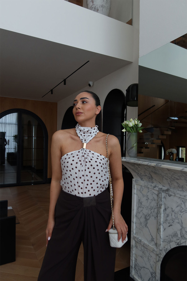 Puantiyeli Sırt Dekolteli Bluz