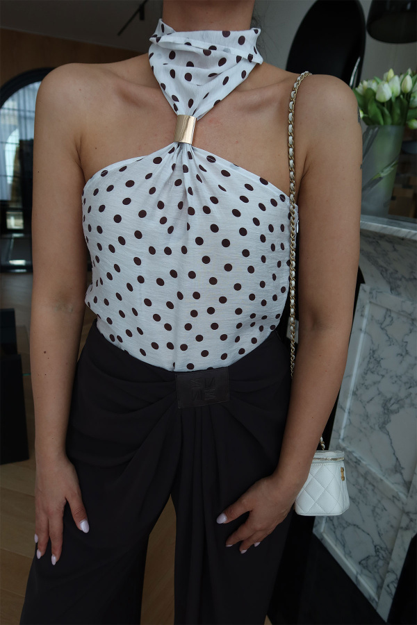 Puantiyeli Sırt Dekolteli Bluz