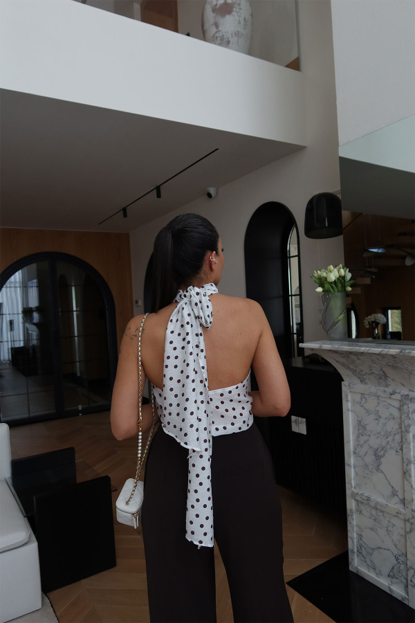 Puantiyeli Sırt Dekolteli Bluz