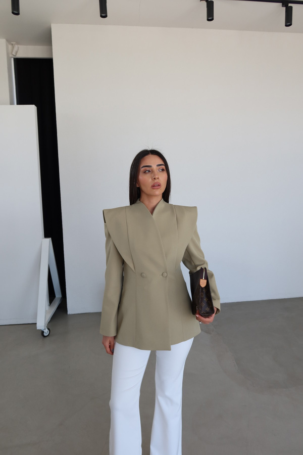 Kapak Düğmeli Parça Detaylı Ceket