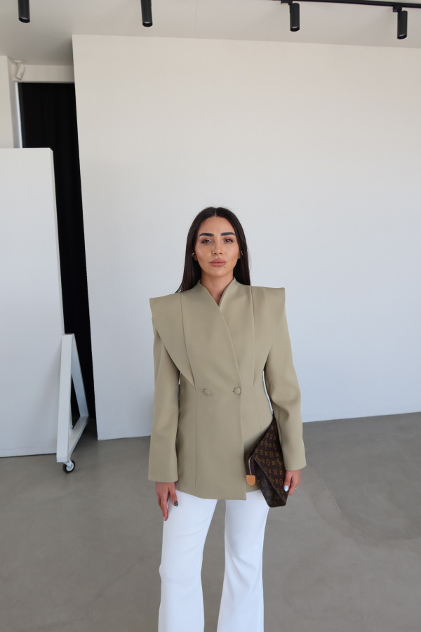 Kapak Düğmeli Parça Detaylı Ceket