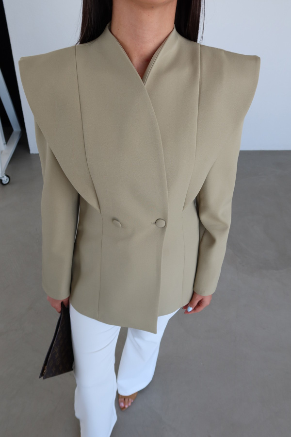 Kapak Düğmeli Parça Detaylı Ceket