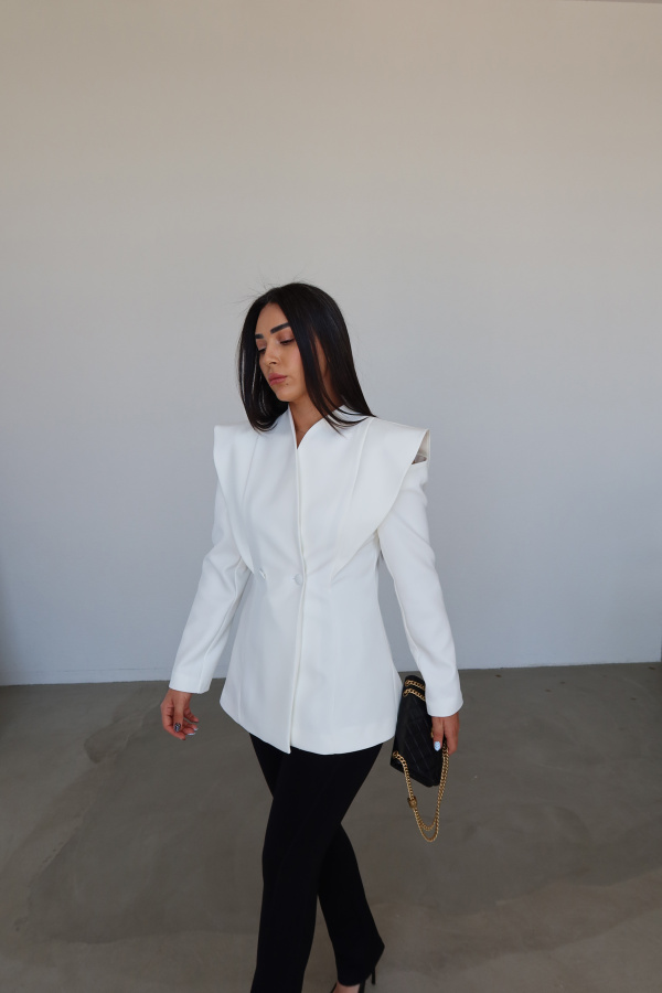 Kapak Düğmeli Parça Detaylı Ceket