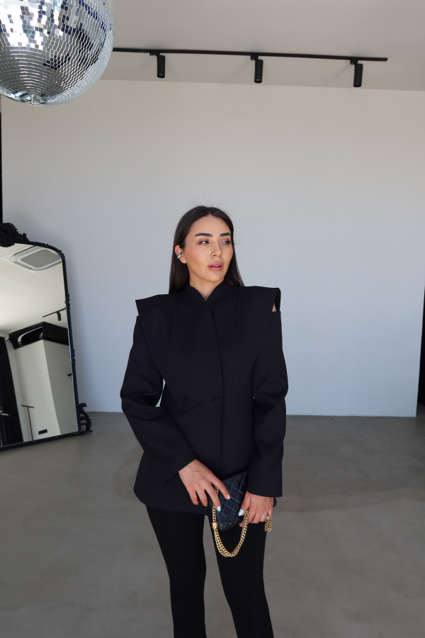 Kapak Düğmeli Parça Detaylı Ceket