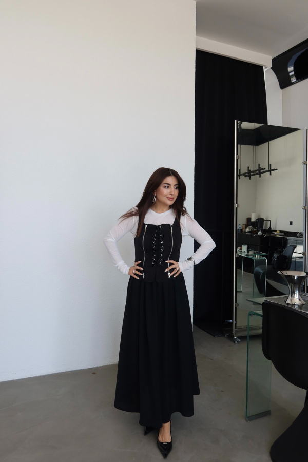 Göğüs Kısmı Fermuar Ve Bağlama Deataylı Elbise