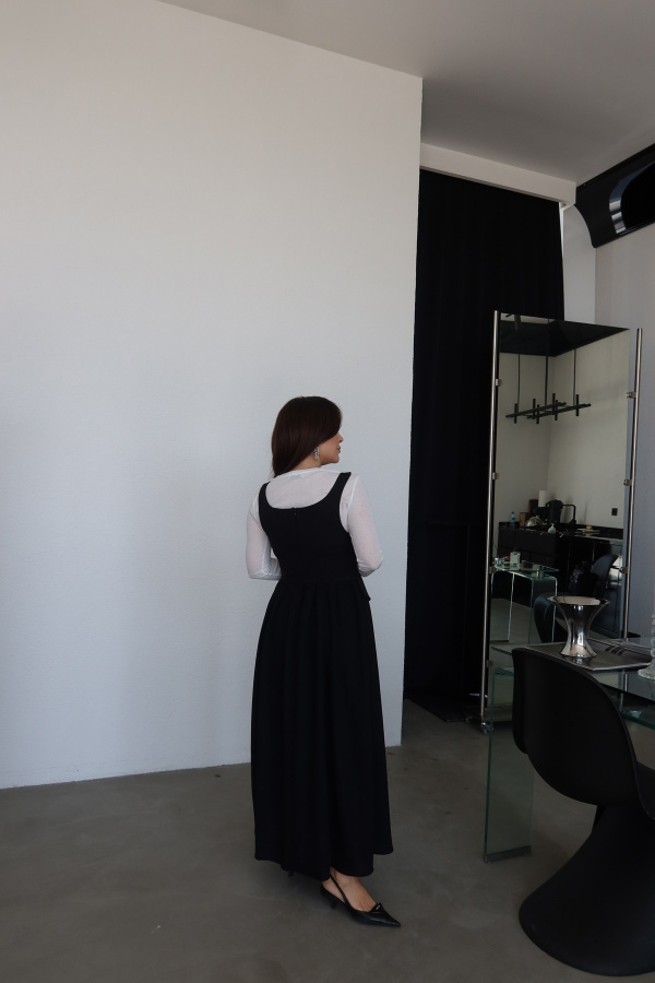 Göğüs Kısmı Fermuar Ve Bağlama Deataylı Elbise