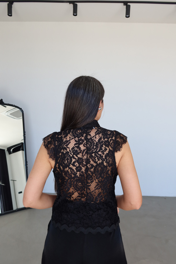 Güpür Ve Dantel İşlemeli Yelek