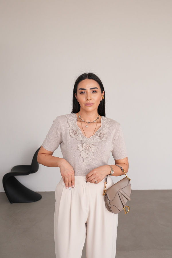 Yakası Güpürlü Kısa Kol Triko