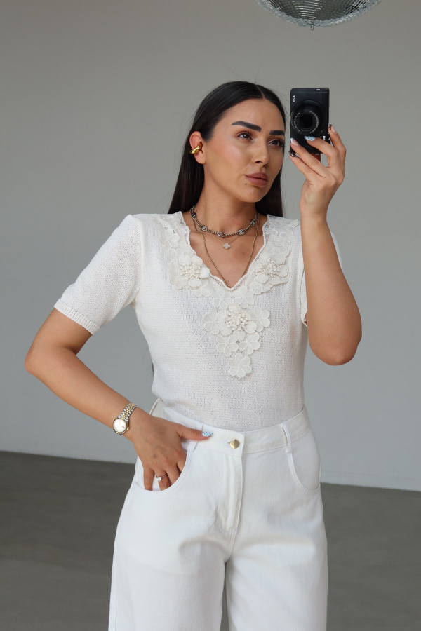 Yakası Güpürlü Kısa Kol Triko