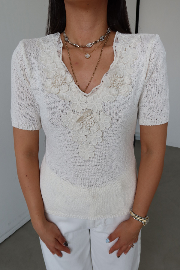 Yakası Güpürlü Kısa Kol Triko