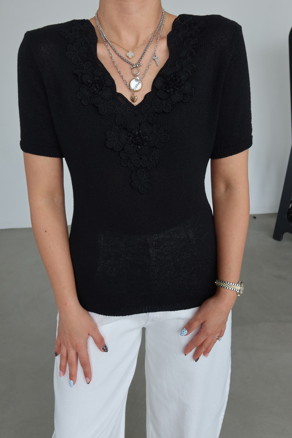 Yakası Güpürlü Kısa Kol Triko