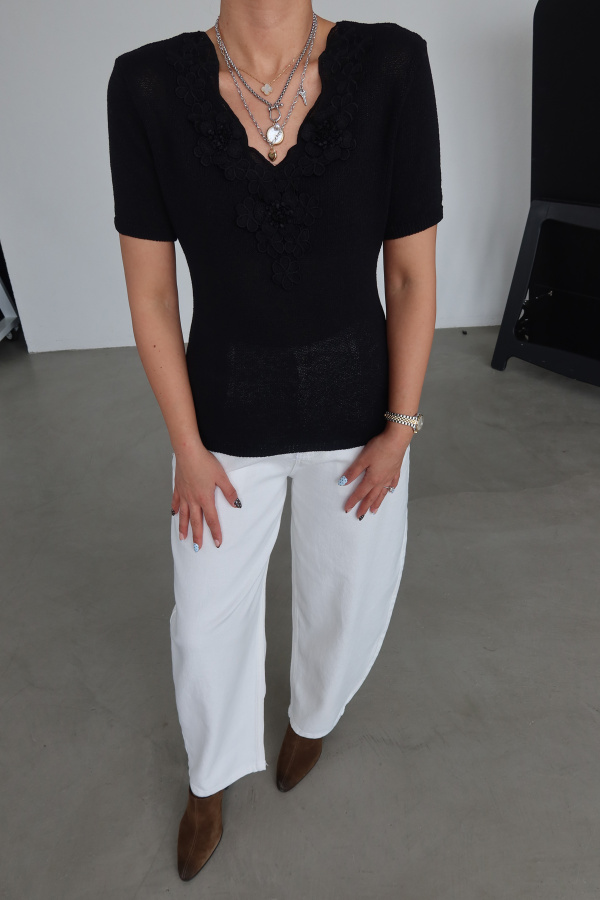 Yakası Güpürlü Kısa Kol Triko