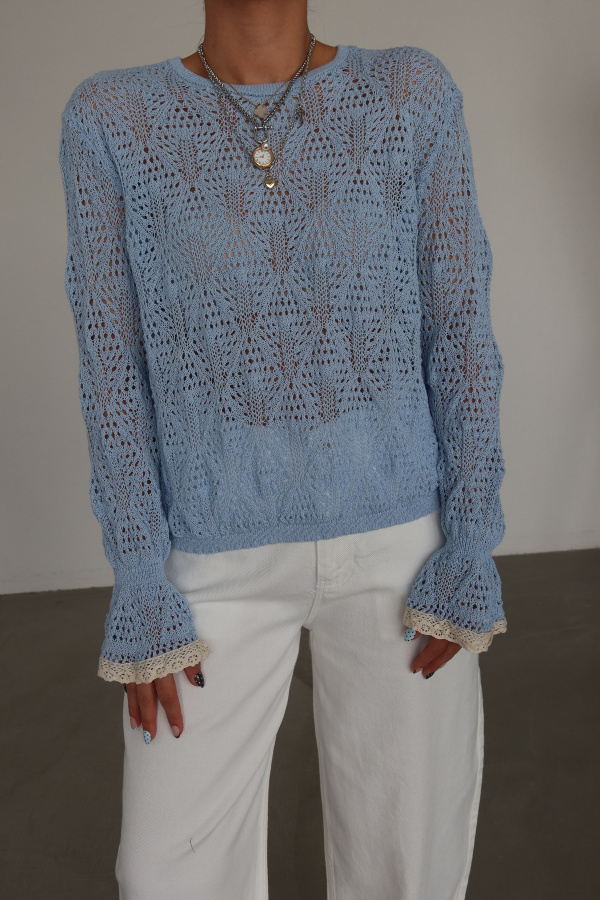 Kolları İşlemeli Ajurlu Triko