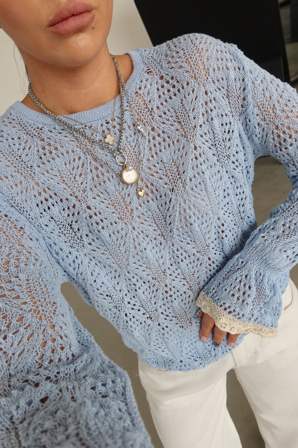 Kolları İşlemeli Ajurlu Triko