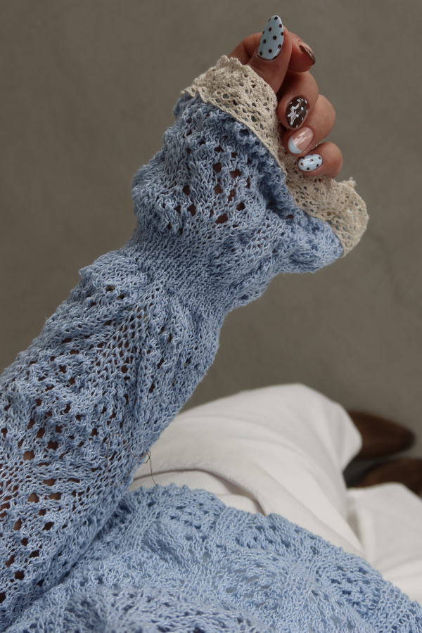 Kolları İşlemeli Ajurlu Triko