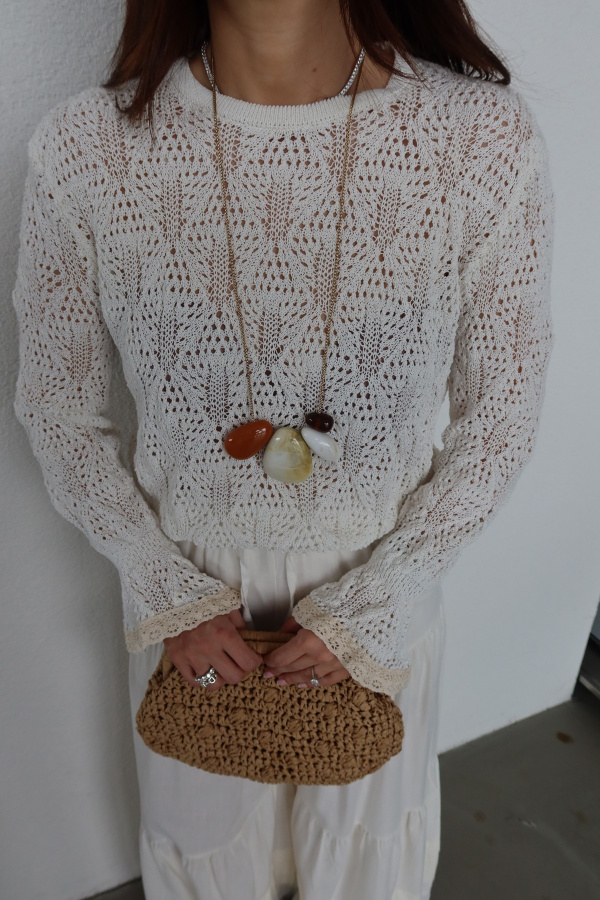 Kolları İşlemeli Ajurlu Triko