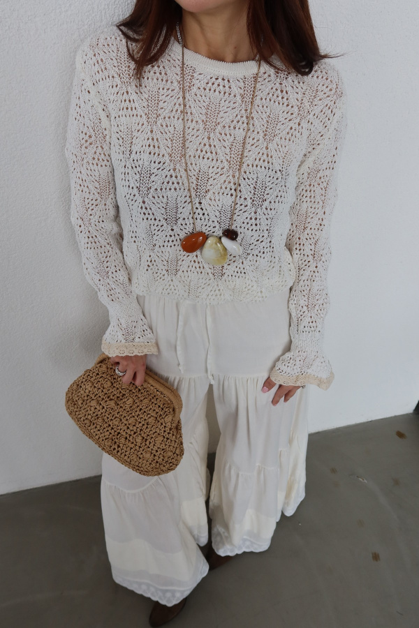 Kolları İşlemeli Ajurlu Triko