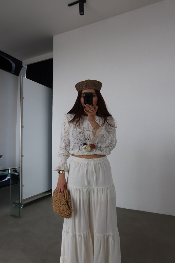 Kolları İşlemeli Ajurlu Triko