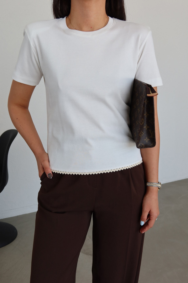 Etek Ucu İşlemeli Tişört