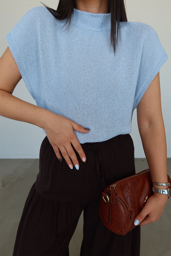 Dik Yaka Kısa Kol Triko