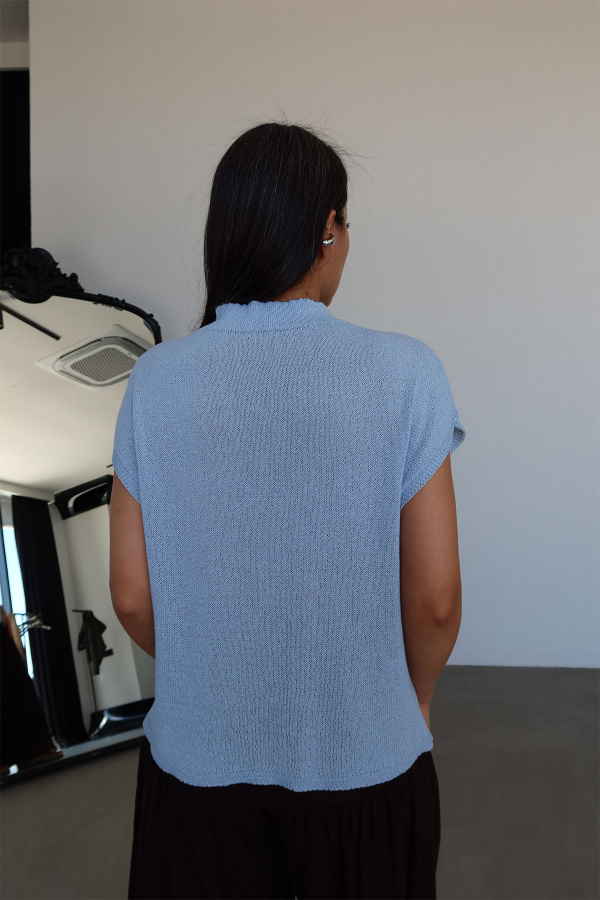 Dik Yaka Kısa Kol Triko