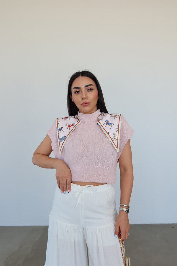 Dik Yaka Kısa Kol Triko