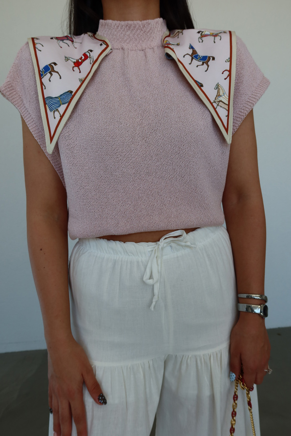 Dik Yaka Kısa Kol Triko