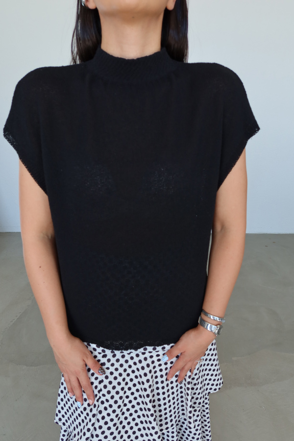 Dik Yaka Kısa Kol Triko