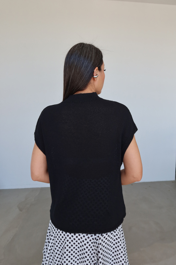 Dik Yaka Kısa Kol Triko