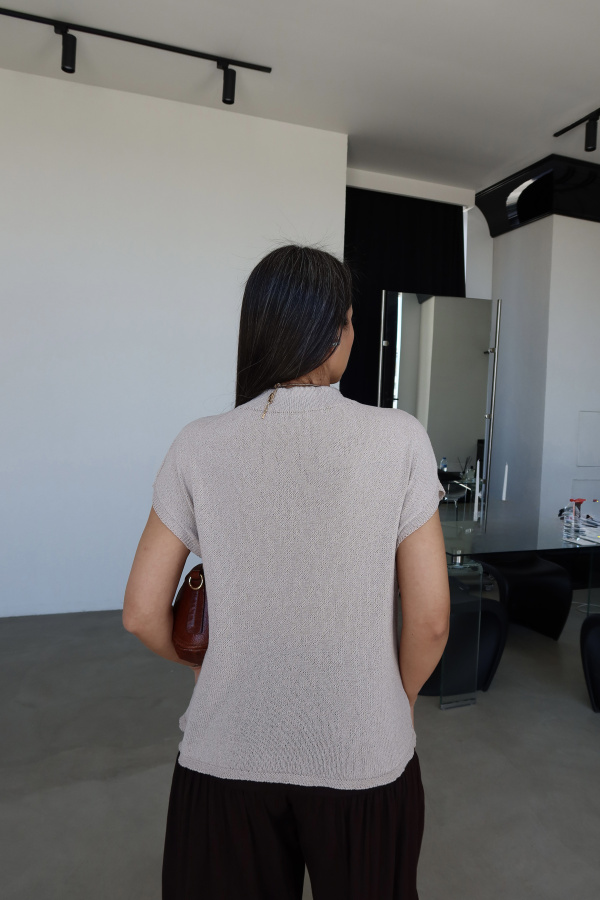 Dik Yaka Kısa Kol Triko