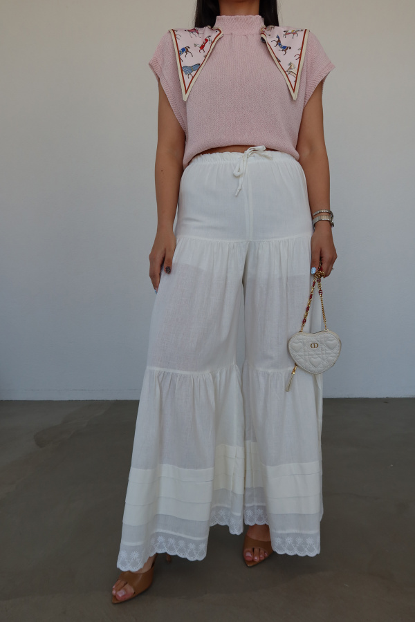 Paçası Güpür Detaylı Geniş Kalıp Pantolon