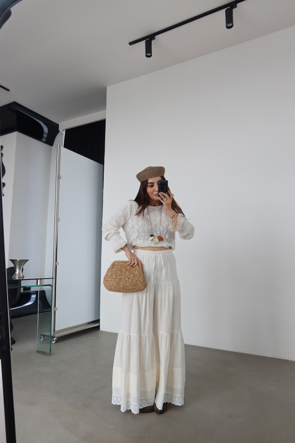 Paçası Güpür Detaylı Geniş Kalıp Pantolon