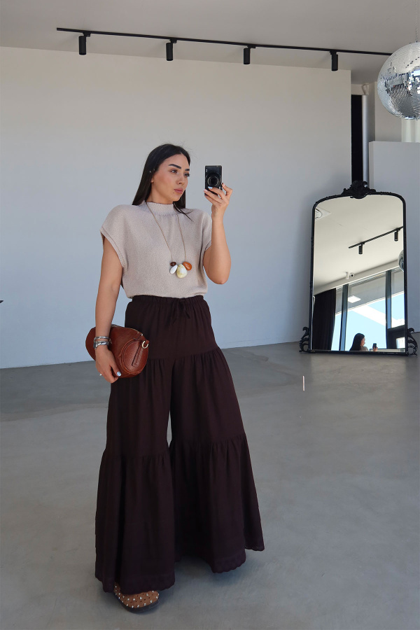 Paçası Güpür Detaylı Geniş Kalıp Pantolon