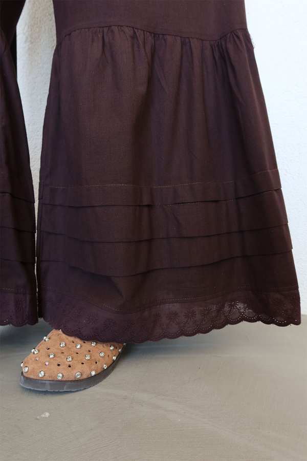 Paçası Güpür Detaylı Geniş Kalıp Pantolon