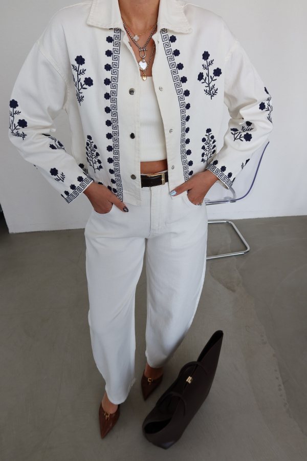 Ön Kısmı Nakışlı Denim Ceket