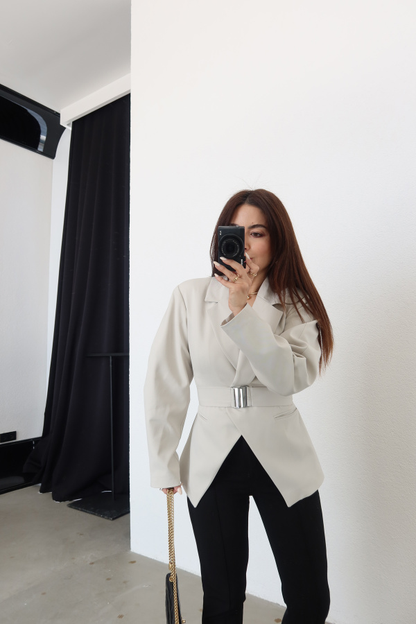 Asimetrik Kesim Kemeri Lastikli Ceket