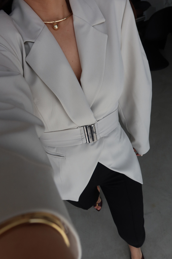 Asimetrik Kesim Kemeri Lastikli Ceket