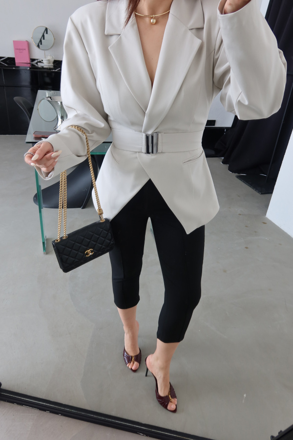 Asimetrik Kesim Kemeri Lastikli Ceket