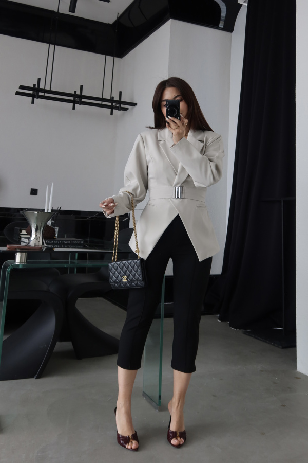 Asimetrik Kesim Kemeri Lastikli Ceket