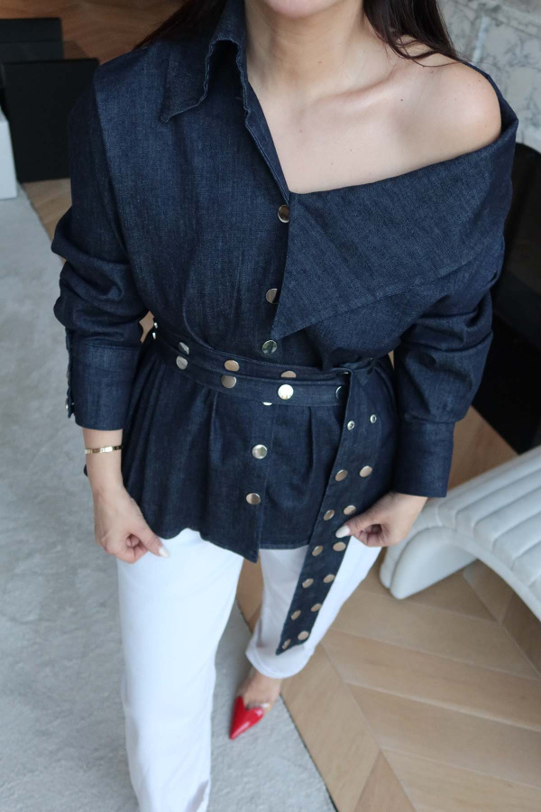 Asimetrik Yaka Kemeri Çakımlı Denim Ceket