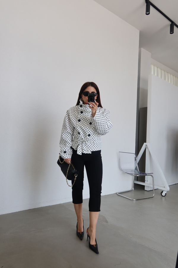 Kendinden Kuşaklı Puantiyeli Ceket