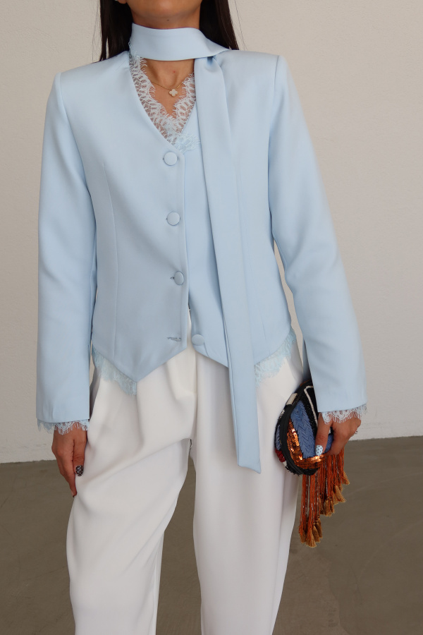 Dantel Detaylı Kapak Düğmeli Ceket