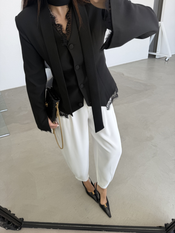 Dantel Detaylı Kapak Düğmeli Ceket