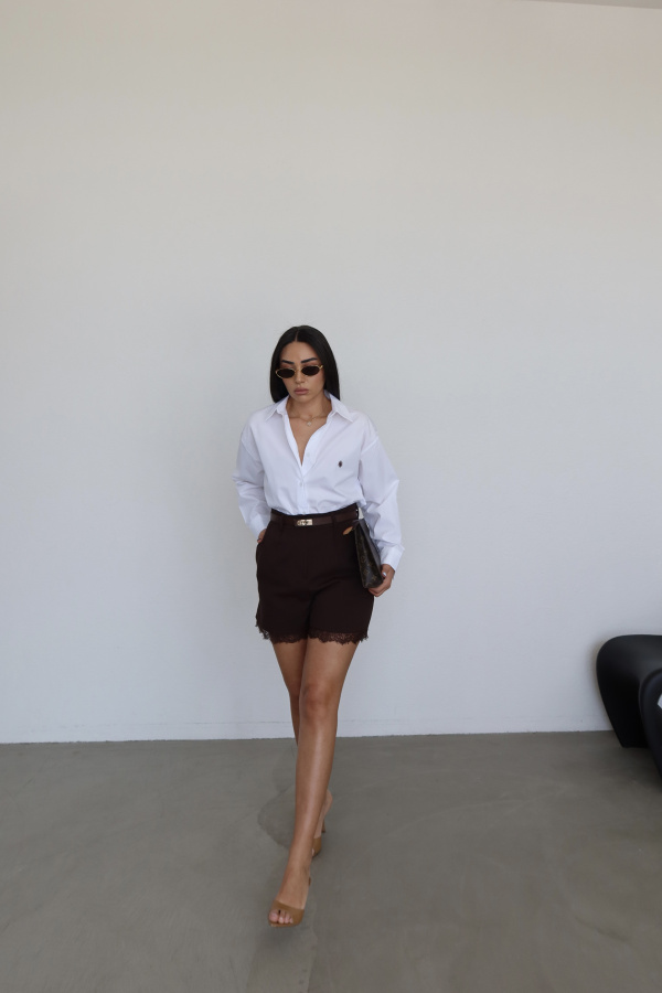 Etek Ucu Dantelli Kemerli Şort