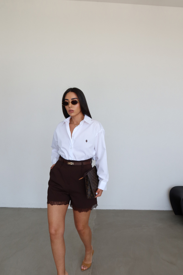 Etek Ucu Dantelli Kemerli Şort