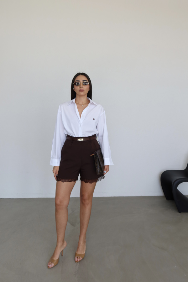 Etek Ucu Dantelli Kemerli Şort