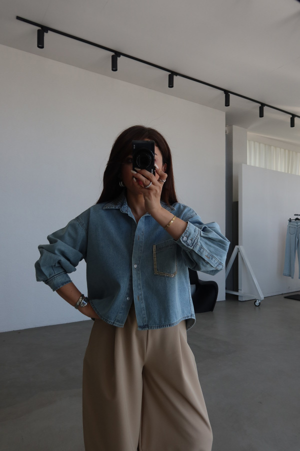 Yakası Ve Cebi Taşlı Denim Gömlek