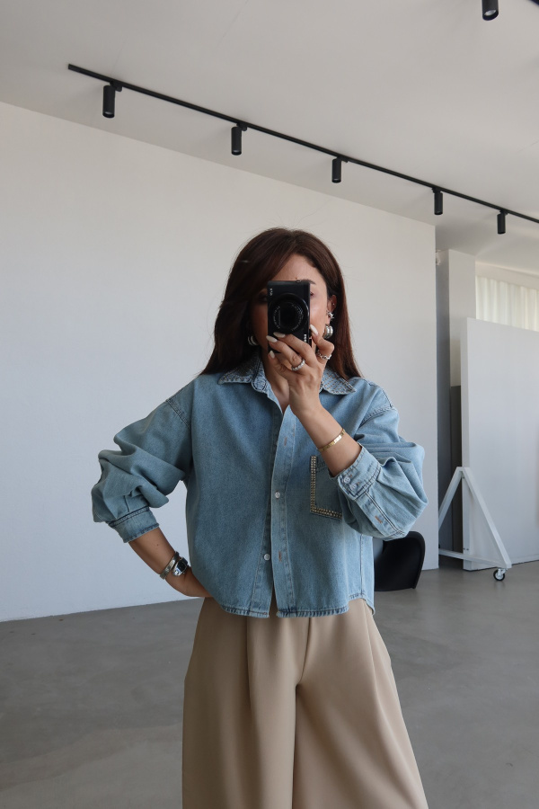 Yakası Ve Cebi Taşlı Denim Gömlek